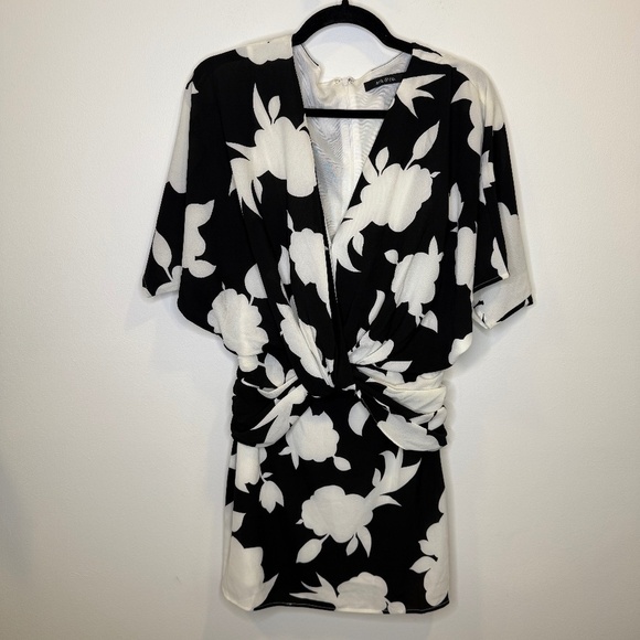 AKIRA ARK+CO Floral Black & White Kimono Sleeve Dress Size Small - Picture 3 of 17